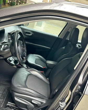 Jeep Compass cena 81000 przebieg: 142500, rok produkcji 2018 z Pobiedziska małe 106